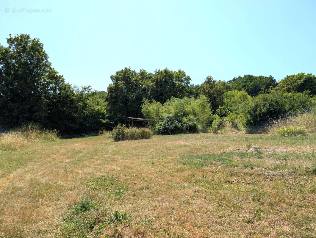 Sur la commune de St Aubin-Château-Neuf, maison de 157m2 habitable et jardin de 550m2 + 2600m2 en face - photo 14