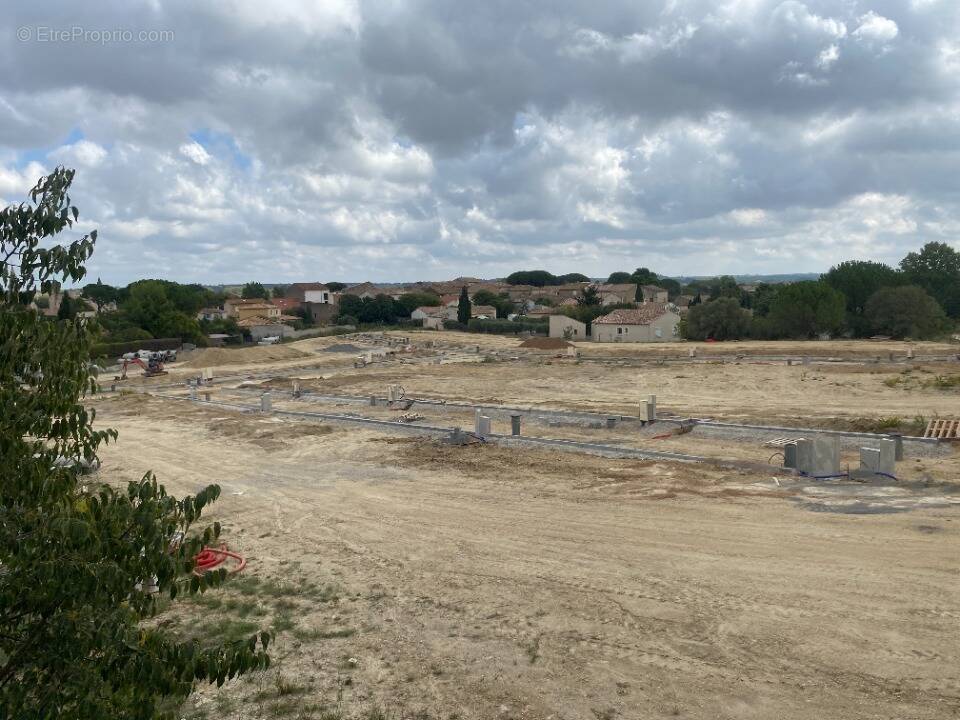 Terrain à POUZOLLES