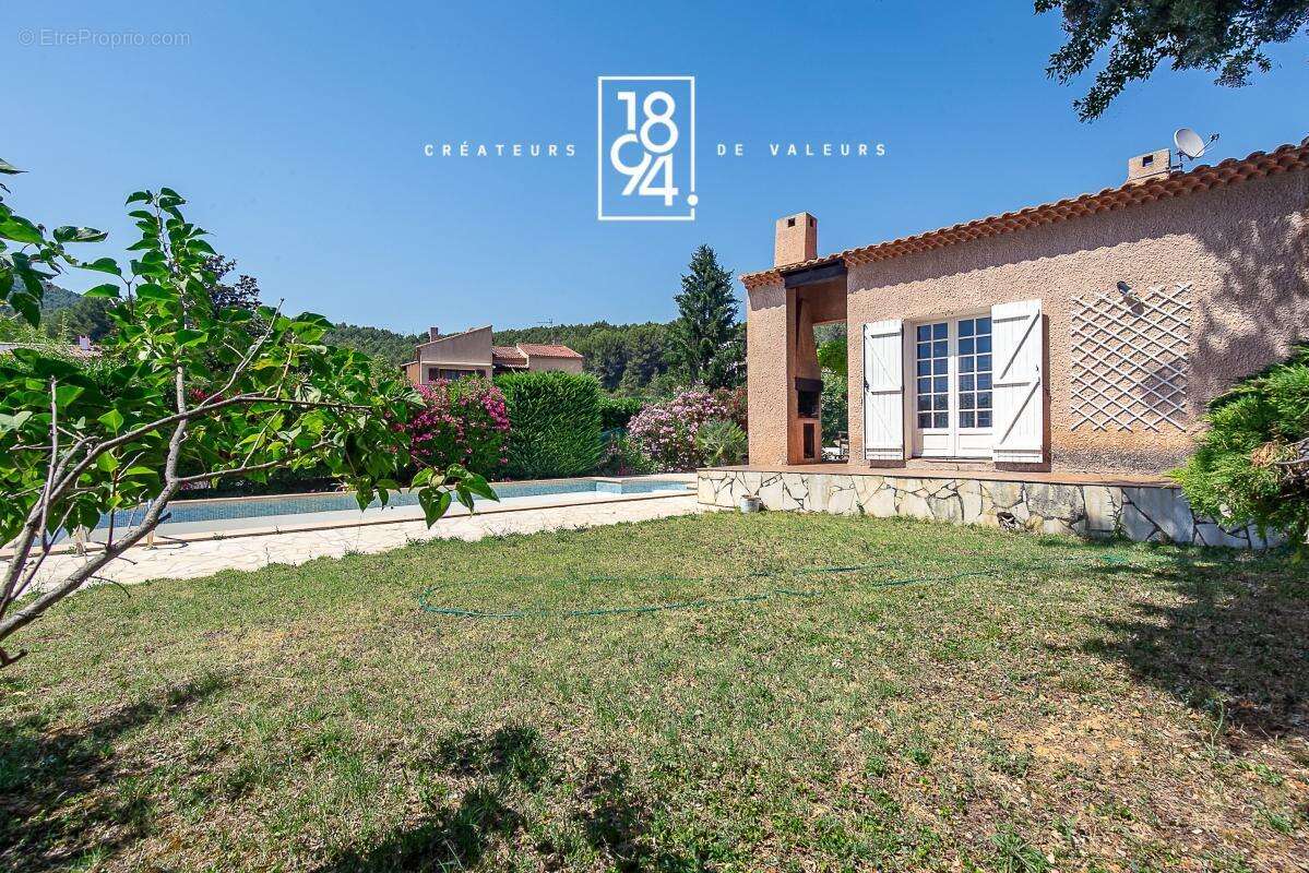 Maison familiale d'environ 160 m² avec piscine édifiée sur un terrain de 1 430 m² entre Eoures et Aubagne 13400 - photo 18