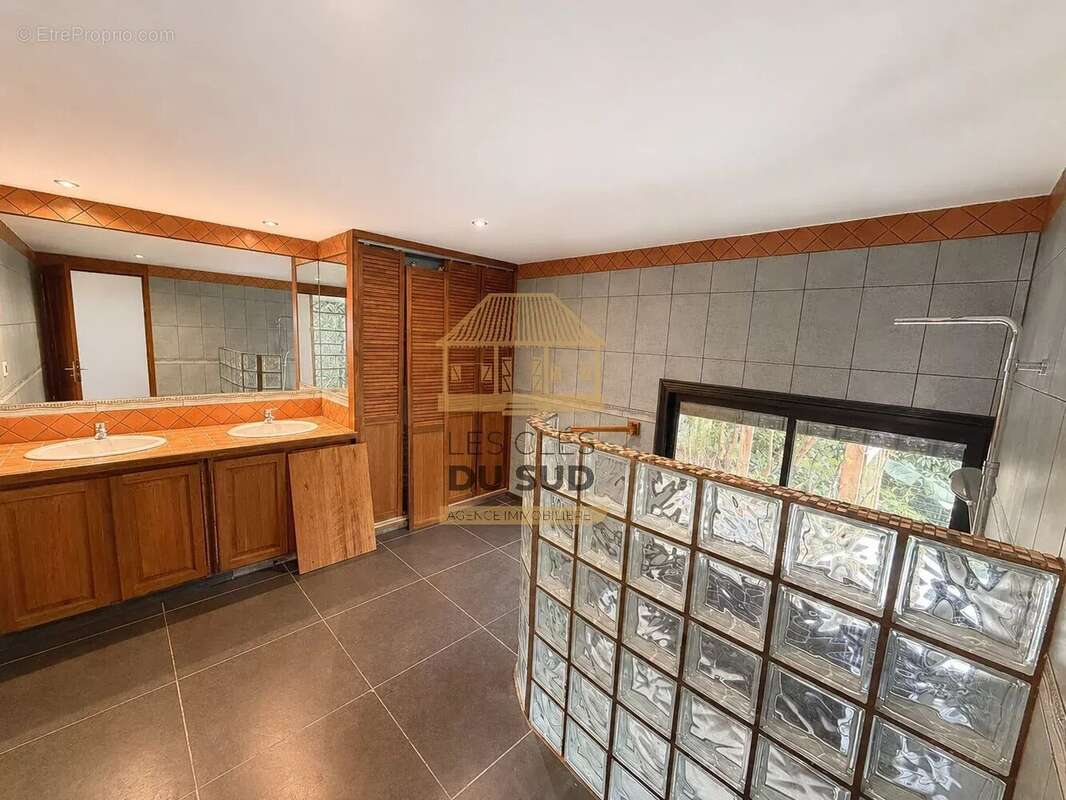 À vendre - maison de type t5  de 161,66 m² environ - saint-joseph - 280 000€ - photo 7
