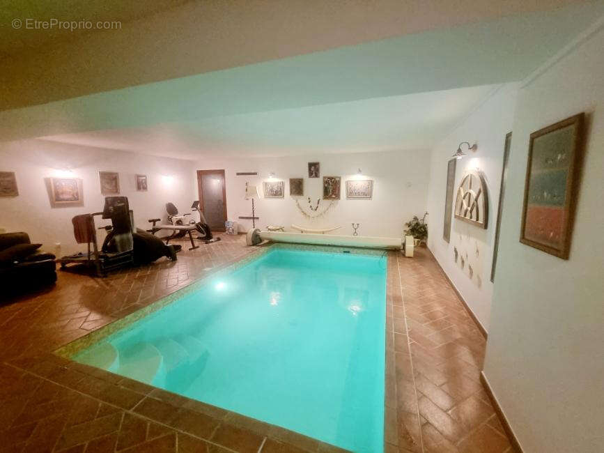 Draguignan villa F6 197m2 piscine garage terrasse 3800m terrain 795000€ crn2373 DPE A - photo 16