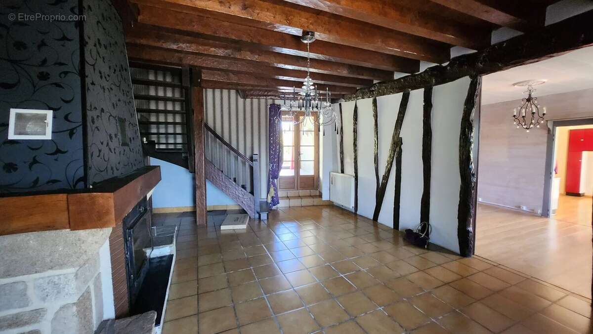 Maison à SAINT-JUNIEN