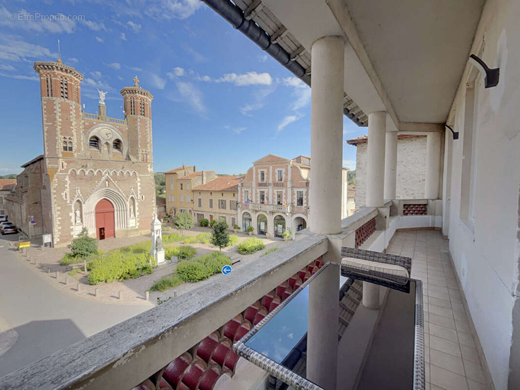 Appartement à CAZERES