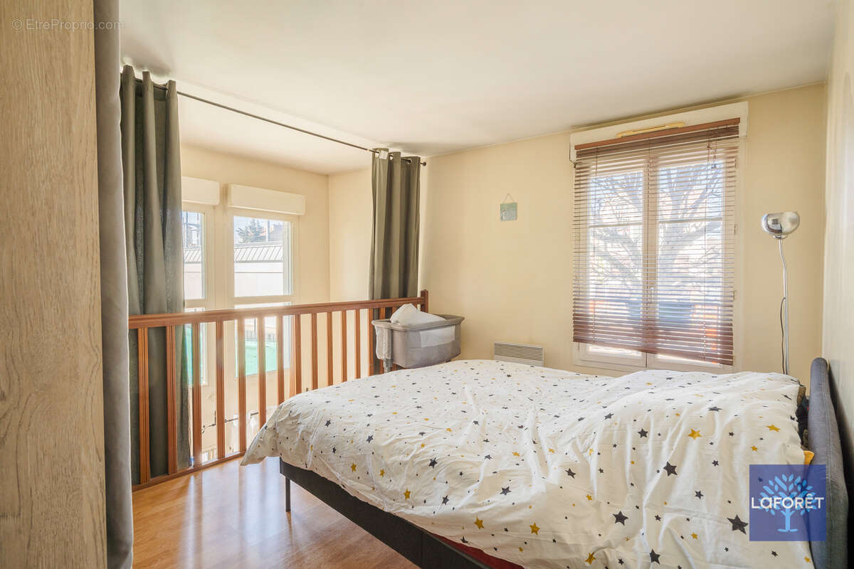 Appartement à LES PAVILLONS-SOUS-BOIS