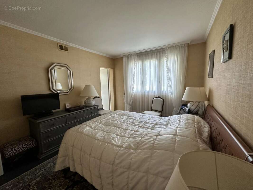 Maison à LE MESNIL-SAINT-DENIS