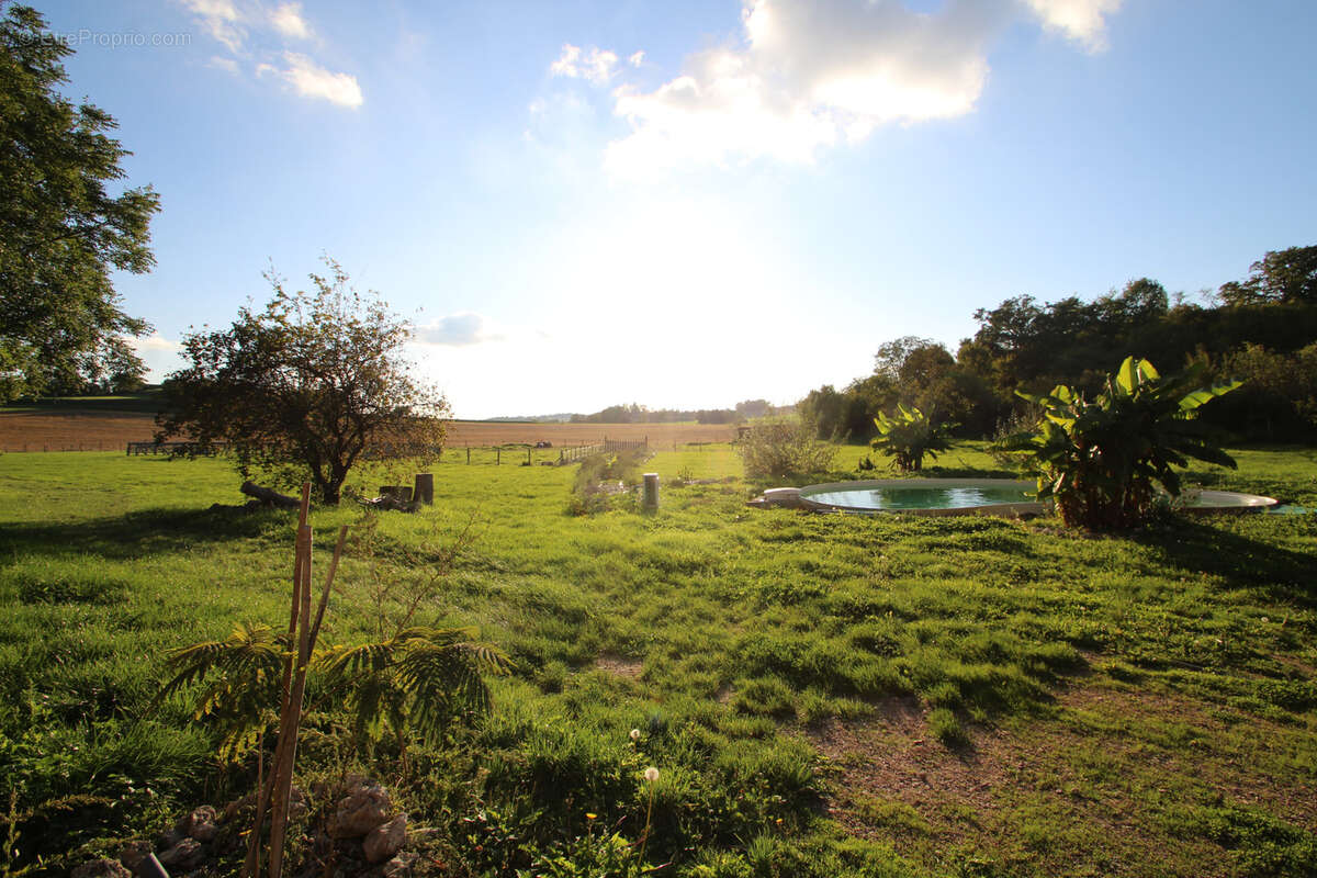 Maison à MONTAIGU-LE-BLIN