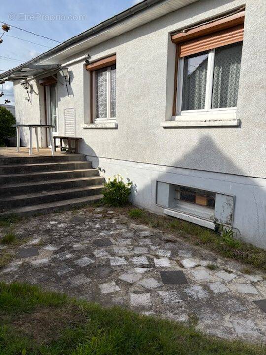 Maison à VILLENEUVE-LA-GUYARD