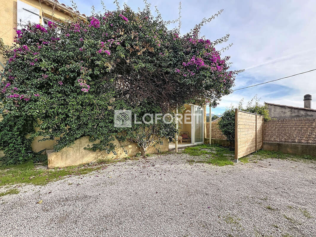 Appartement à ROQUEVAIRE