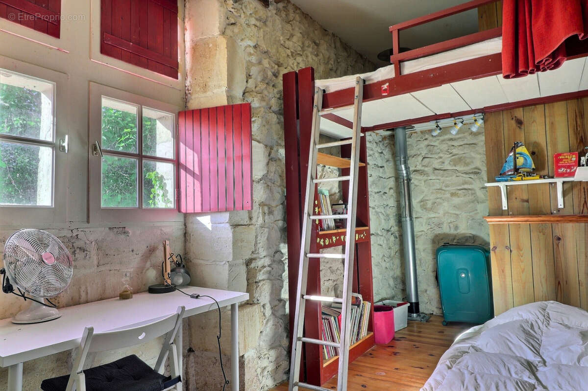 Maison à CIVRAC-DE-BLAYE