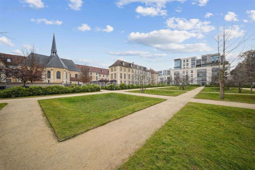 Appartement à PARIS-7E