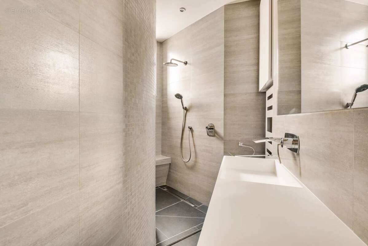 Appartement à PARIS-17E