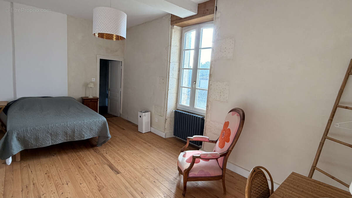 Maison à SAINT-JEAN-D'ANGELY