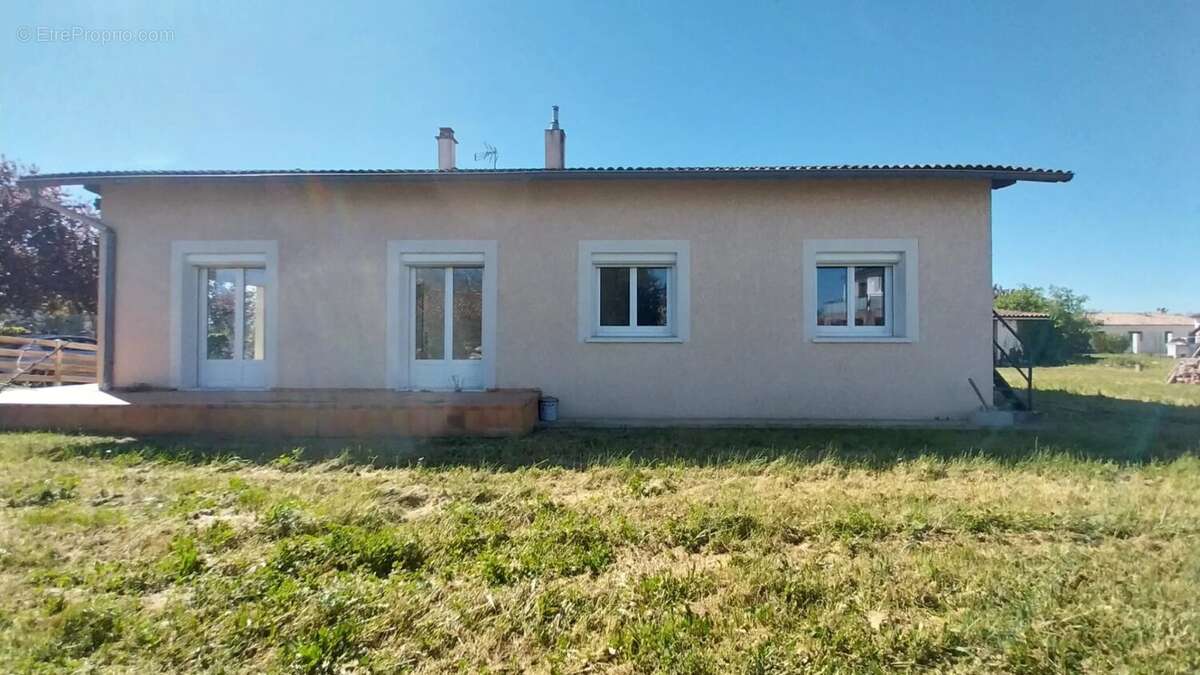 Maison à MONTBARTIER