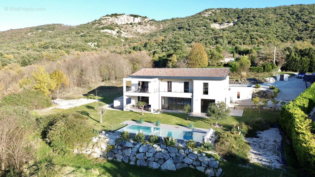Villa contemporaine de 305 m2 à Saint-Péray - photo 4