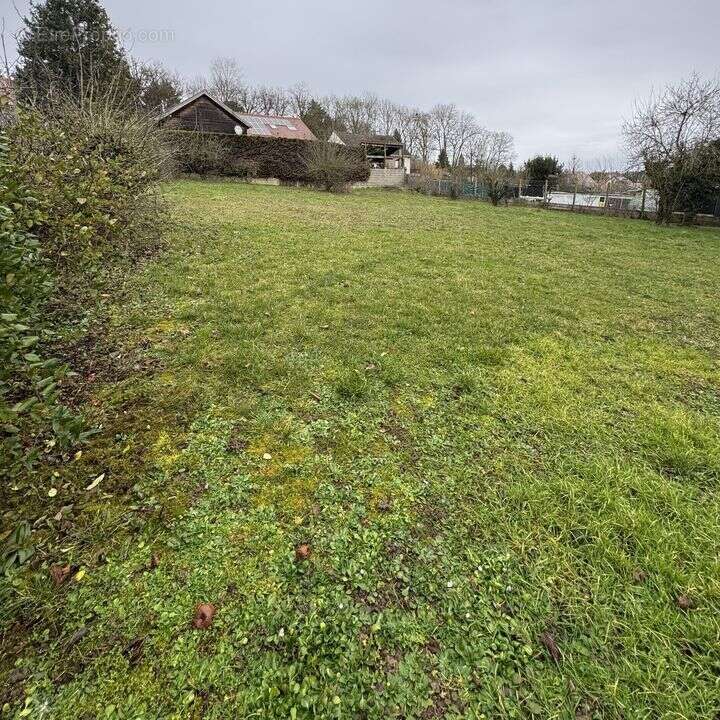 Terrain à MEREVILLE