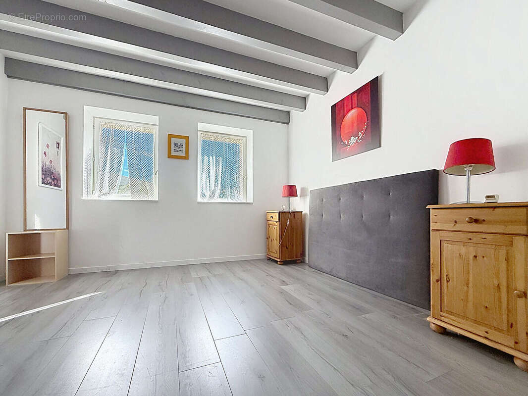 Maison à L'ISLE-D'ABEAU