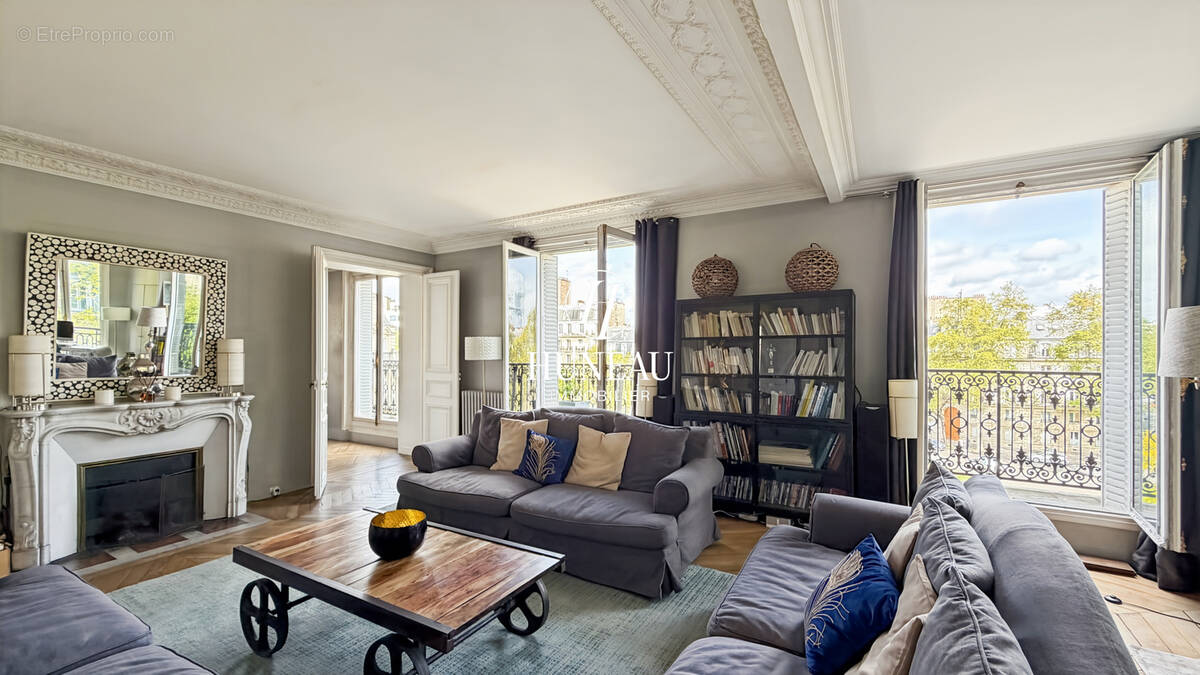 Appartement à PARIS-17E