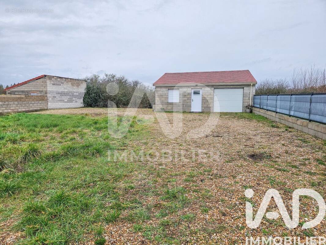 Photo 1 - Terrain à NOYERS