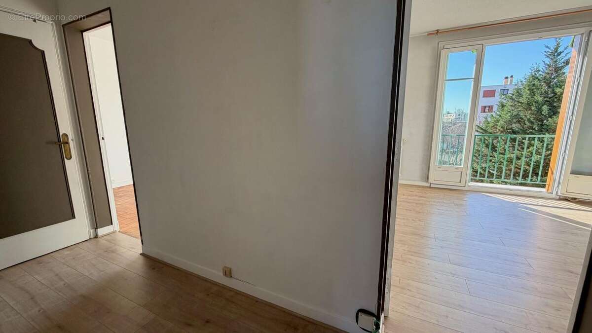 Exclusivité - f3, cave et parking - photo 16