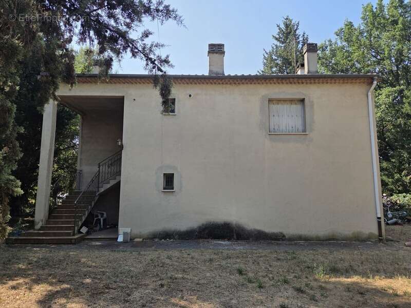 AIX Sud - Cabriès - Vente Grande Villa T4 de 200 M2 plein sud, à rénover, sur 1900M2 de terrain, emplacement de premier choix au - photo 6