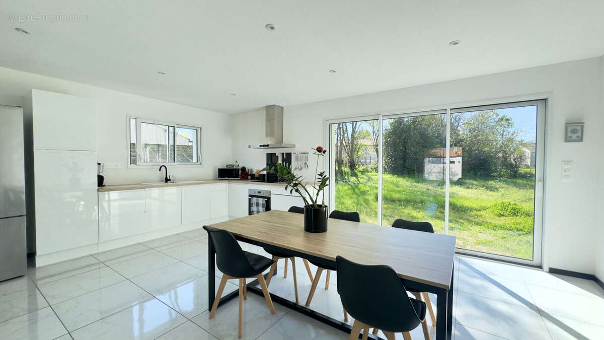 Maison à LE GUE-D'ALLERE