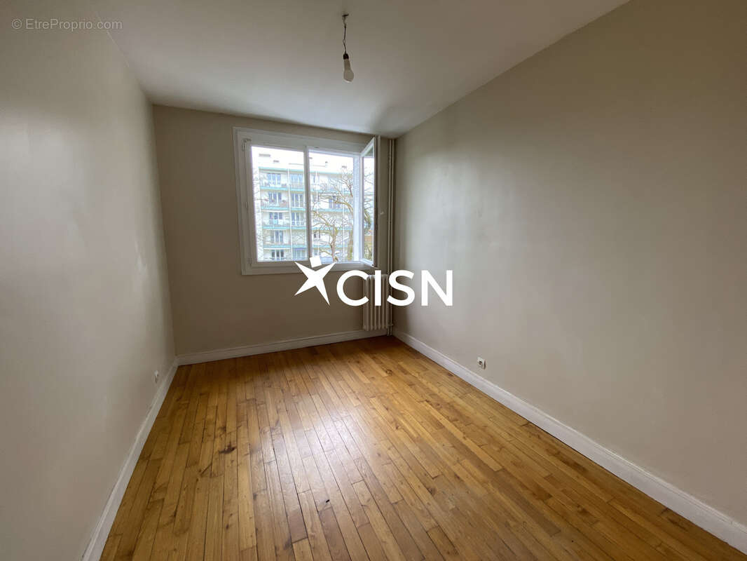 Chalâtres /Toutes Aides - T4 pièces 82 m2, pk privatif, cave, ascenseur - photo 5