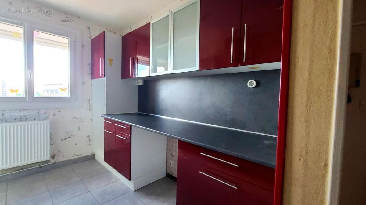 Luce - appartement - t2/t3 avec gardien - 68 m² - cave - place de parking - photo 3