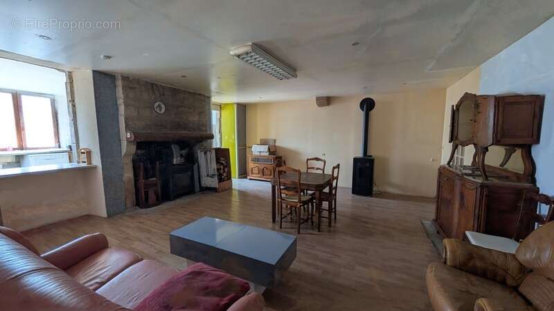 Maison à PACY-SUR-ARMANCON