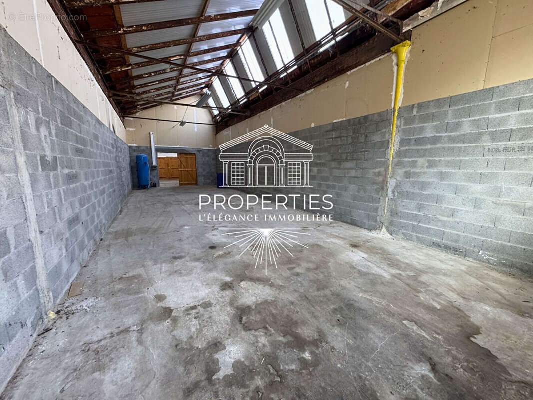 Commerce à SAINT-GEOIRE-EN-VALDAINE