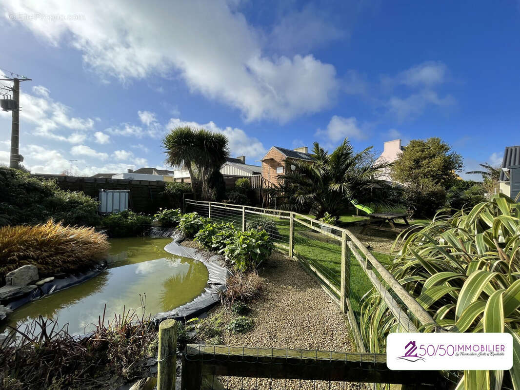 Maison à PLOUZEVEDE