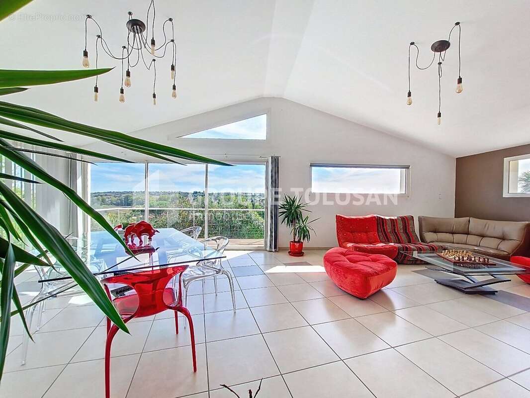 Maison à LAUZERVILLE