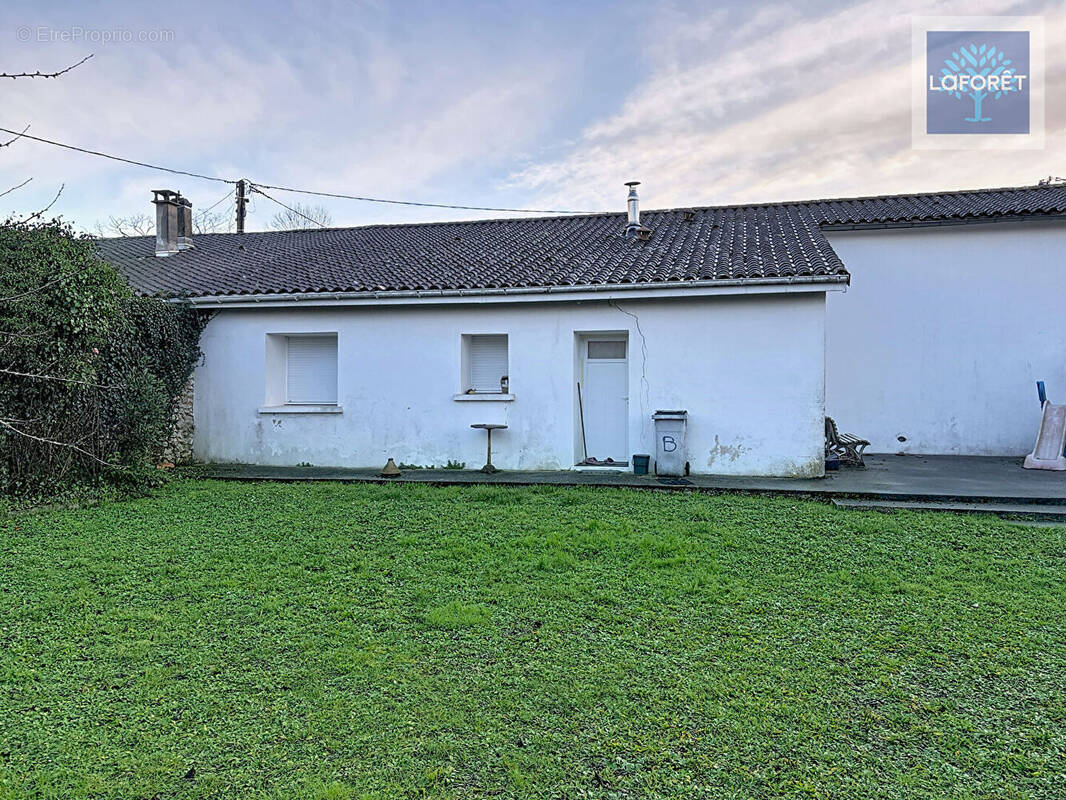 Maison à MONTLIEU-LA-GARDE