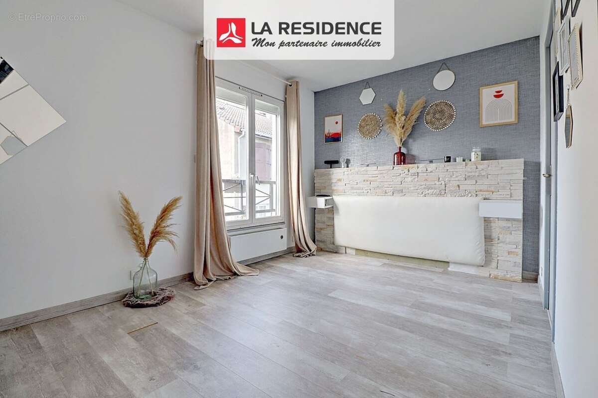 Maison à JOUY-LE-MOUTIER