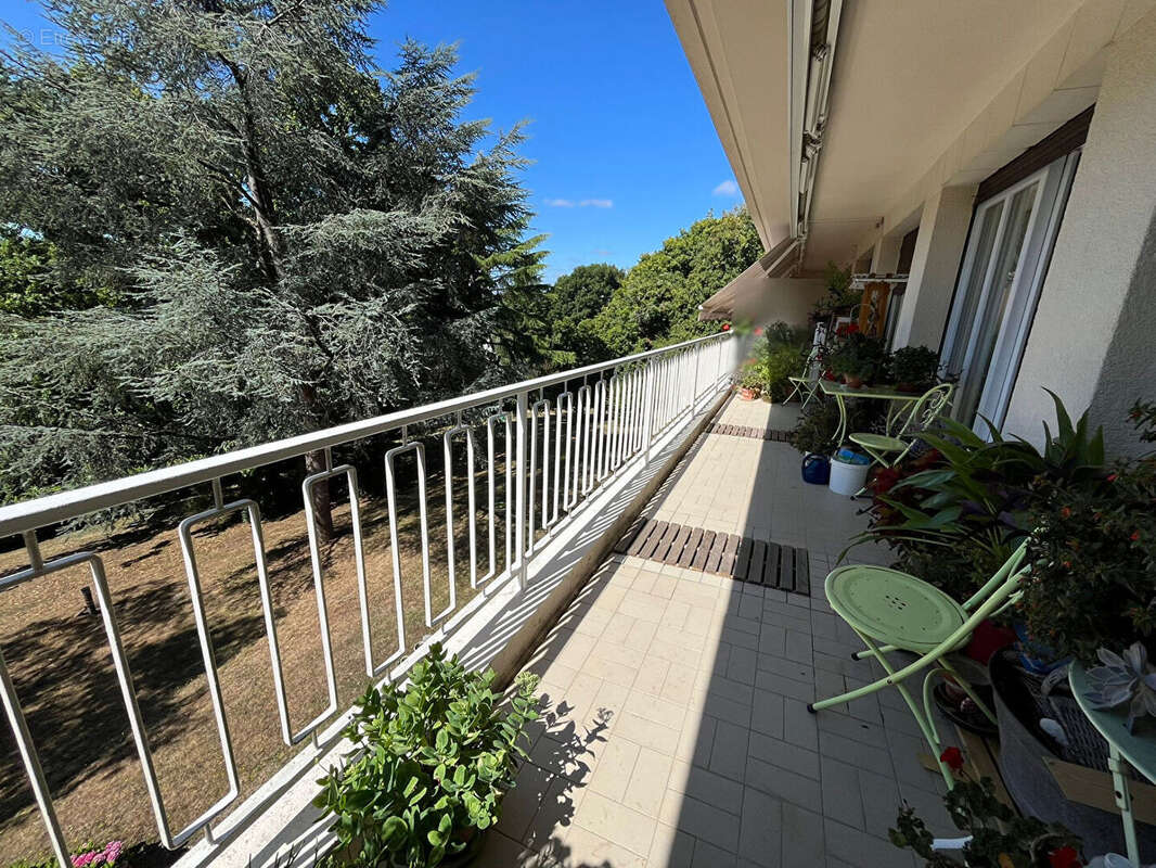 Appartement à AVRILLE