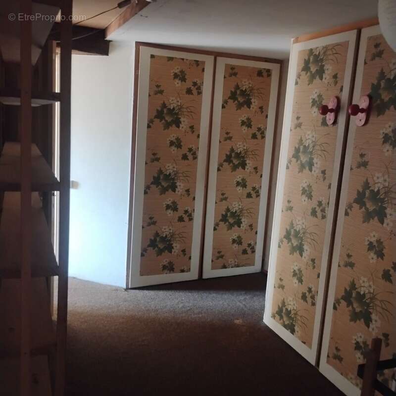 Coup de cœur : Charme, authenticité et potentiel  Maison mitoyenne 5 pièces SAINT PIERRE LE VIEUX (71) - photo 8