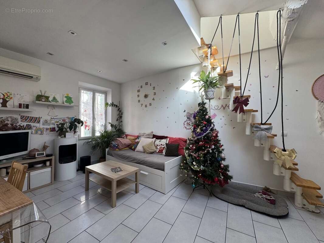 Appartement à L'ESCARENE