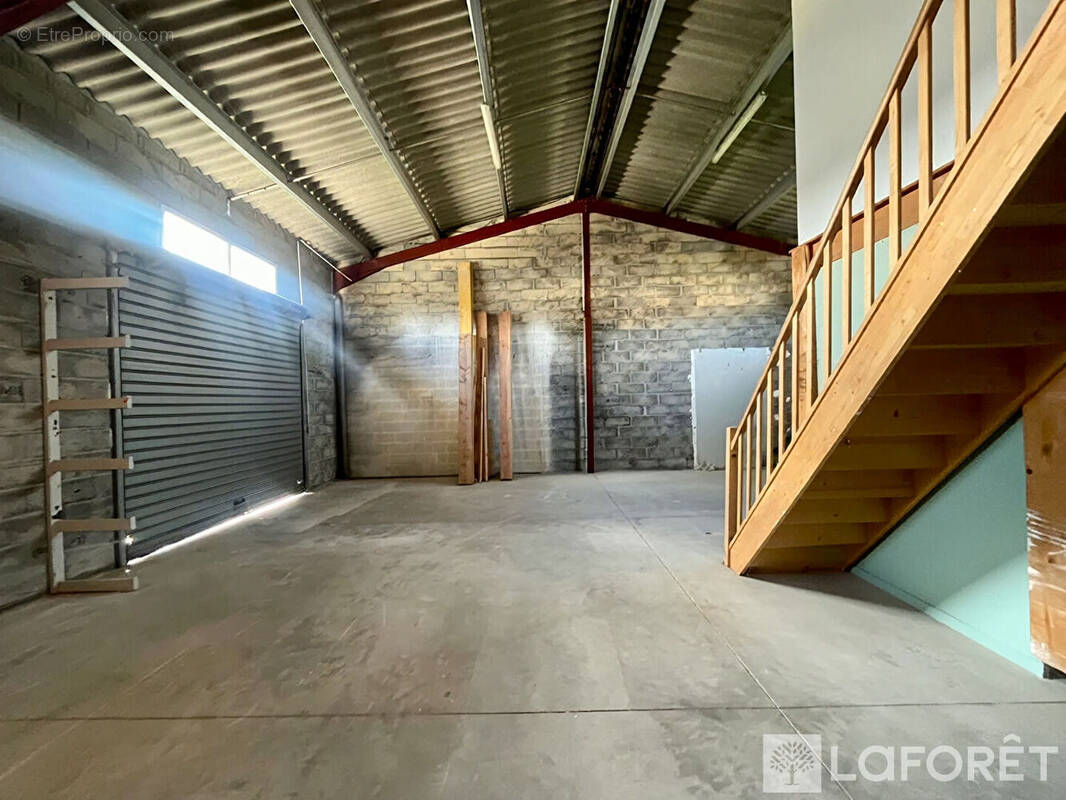 Commerce à AMBARES-ET-LAGRAVE