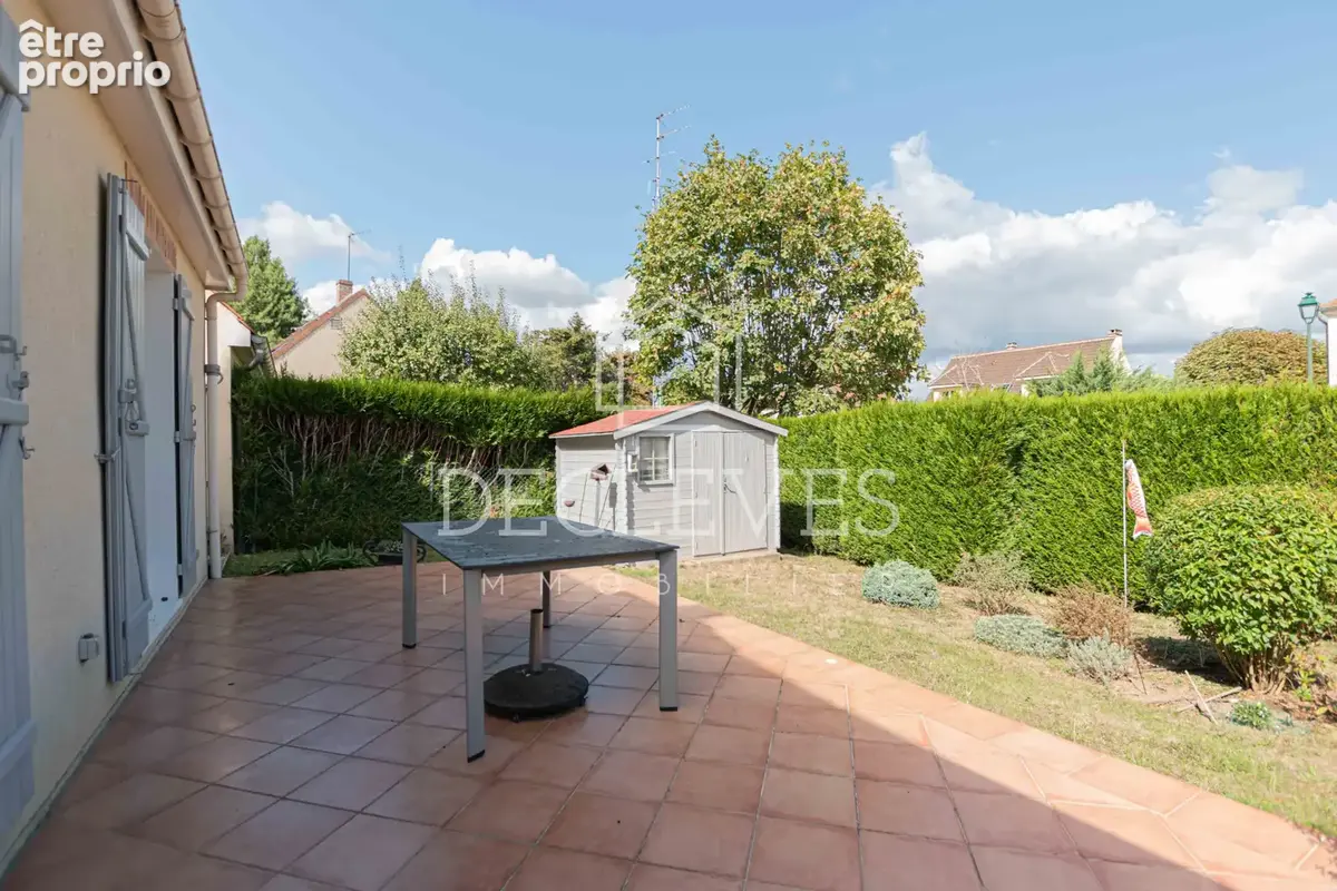 ORGEVAL — PLEIN CENTRE-VILLE - Maison avec jardin de 260 m2 - photo 15
