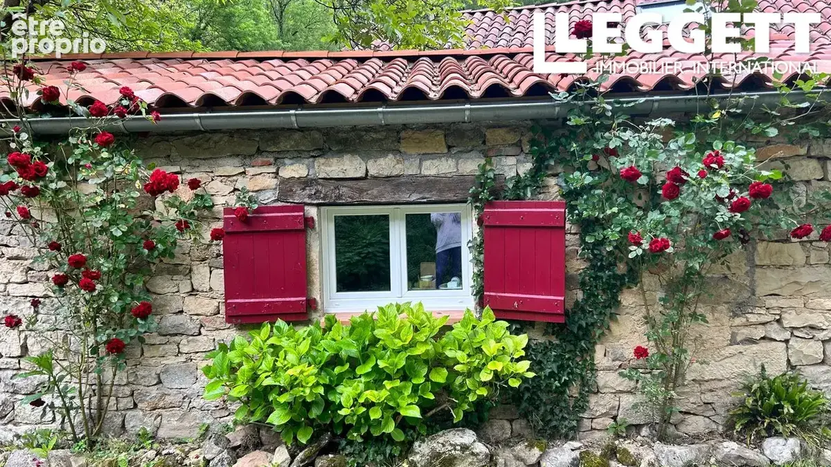 Charmante propriété en pierre rénovée, située dans un magnifique cadre privé aux abords de Saint-Antonin-Noble - photo 4