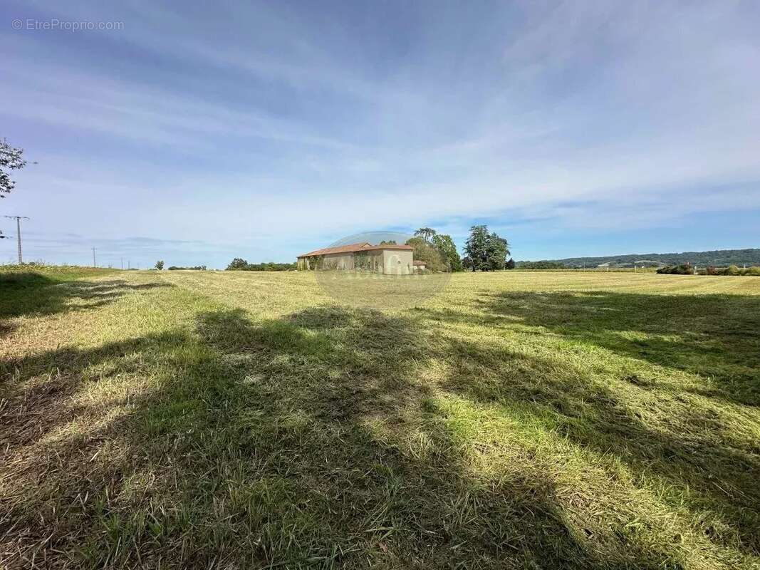 Maison à MONLEON-MAGNOAC