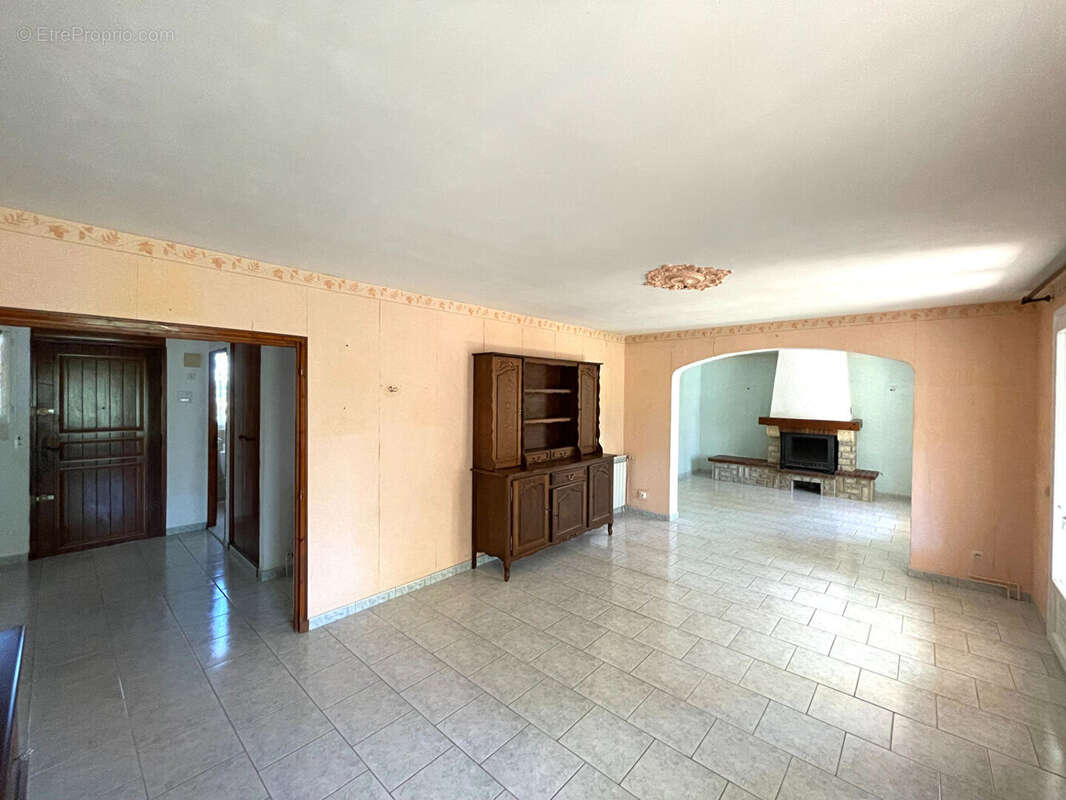 Maison à SAINT-MAXIMIN-LA-SAINTE-BAUME