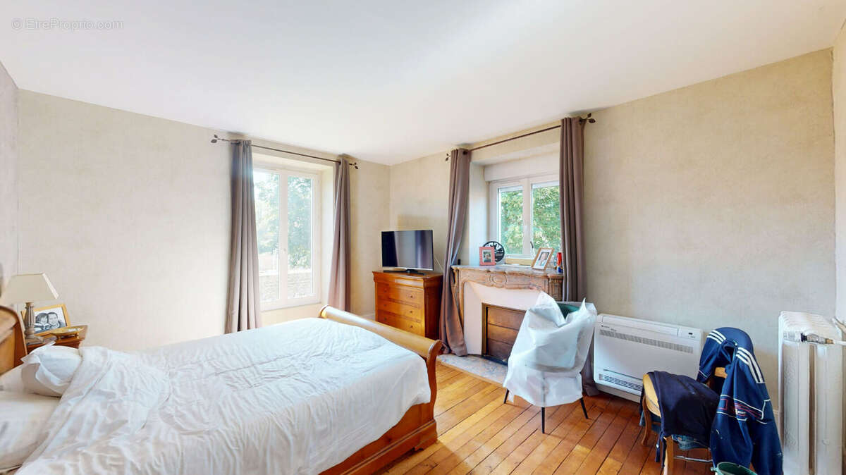 A VENDRE - Maison de maître de près de 300 m²  à 5mns de LIEUSAINT - photo 9