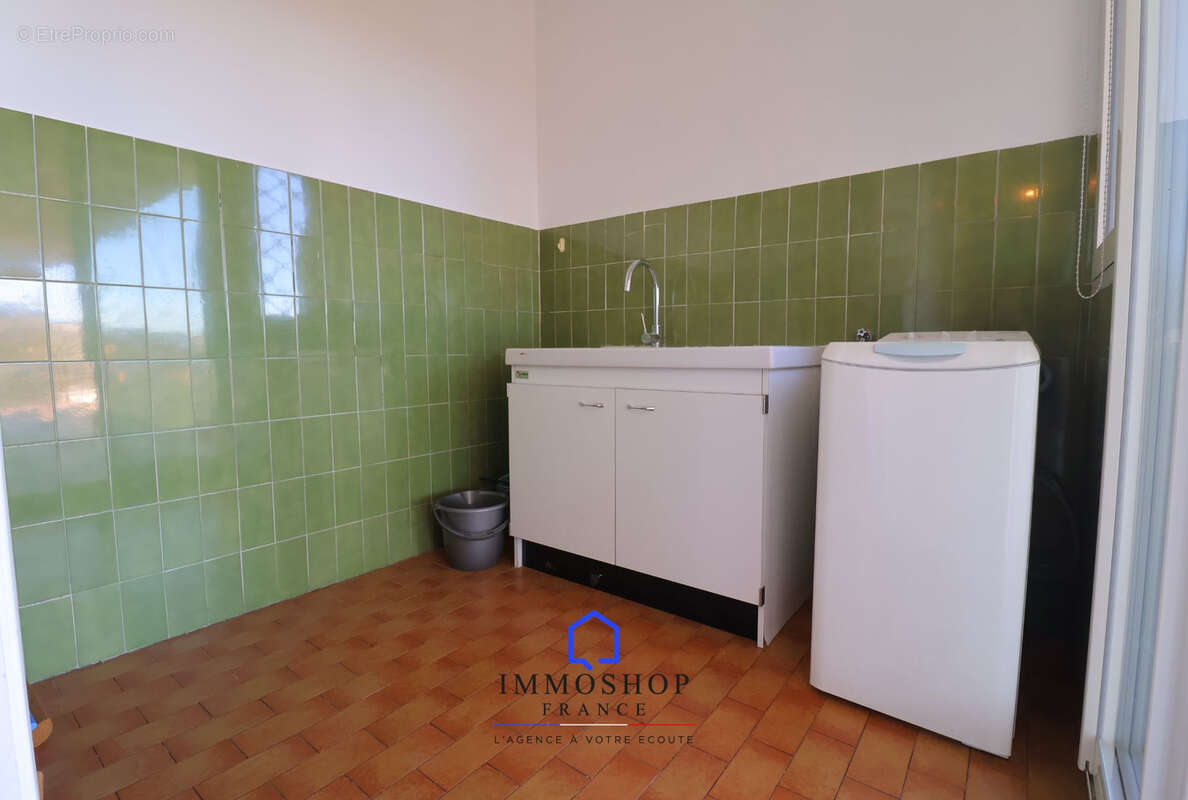 Appartement à MARSEILLE-4E