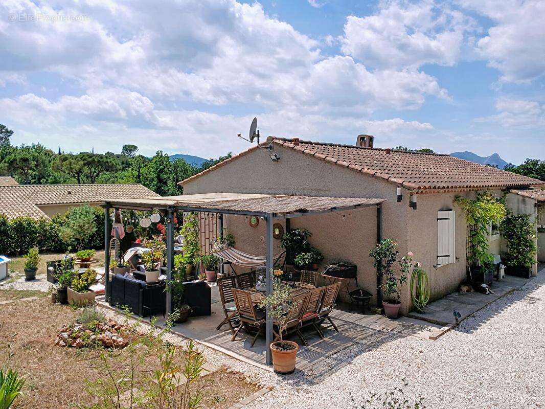 Maison T5 de 108 m2 sur 1705m² de terrain au calme - Camps La Source - photo 2