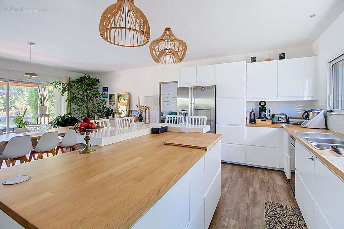 A VENDRE ! Maison contemporaine à Draguignan de 159 m² avec piscine et double garage - photo 17