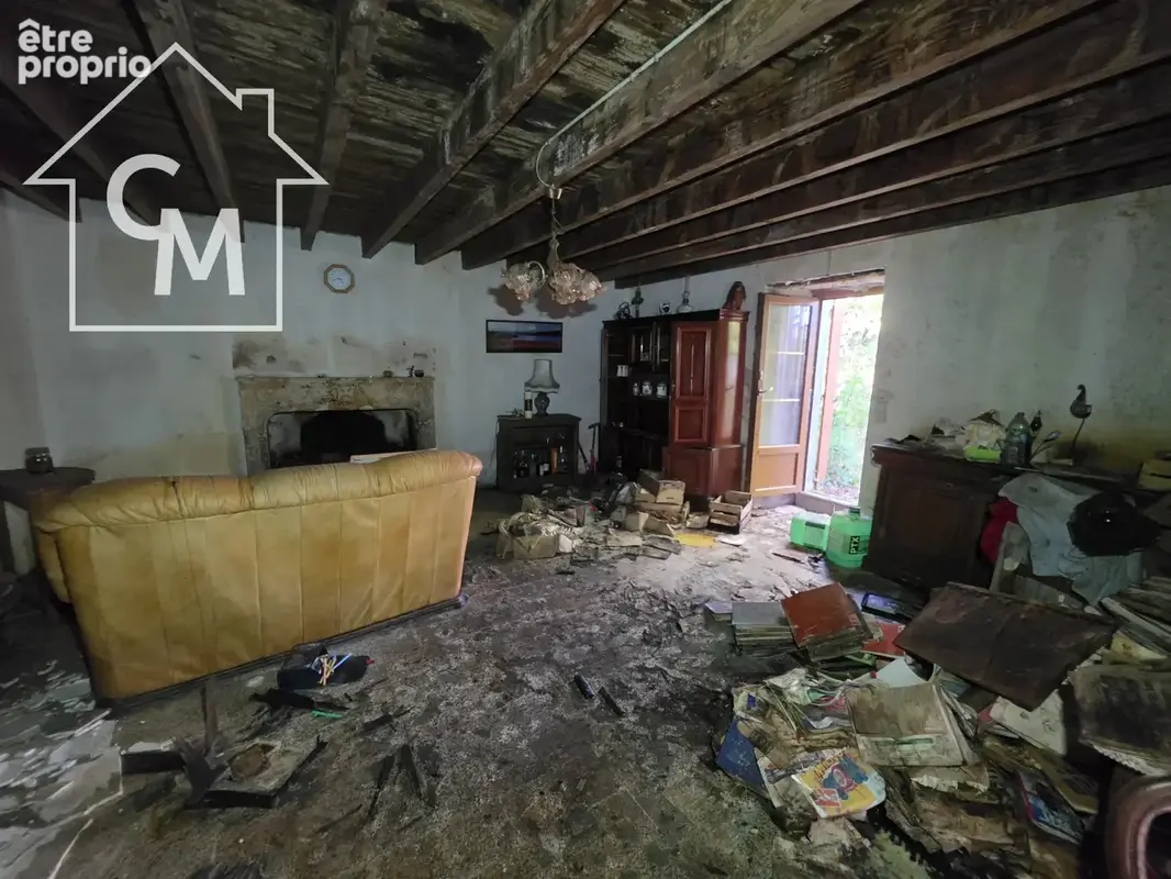 Maison à rénover entièrement avec dépendances et terrain - photo 7