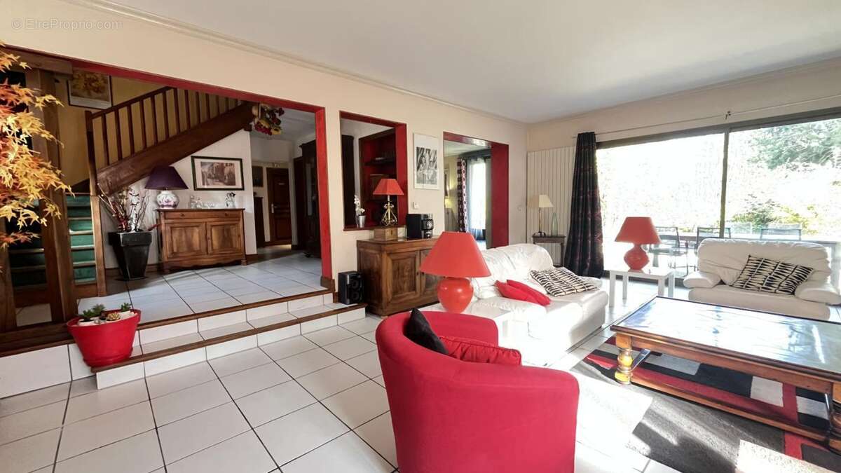 Maison traditionnelle de 200 m² dans un cadre privilégié à Autun - photo 4