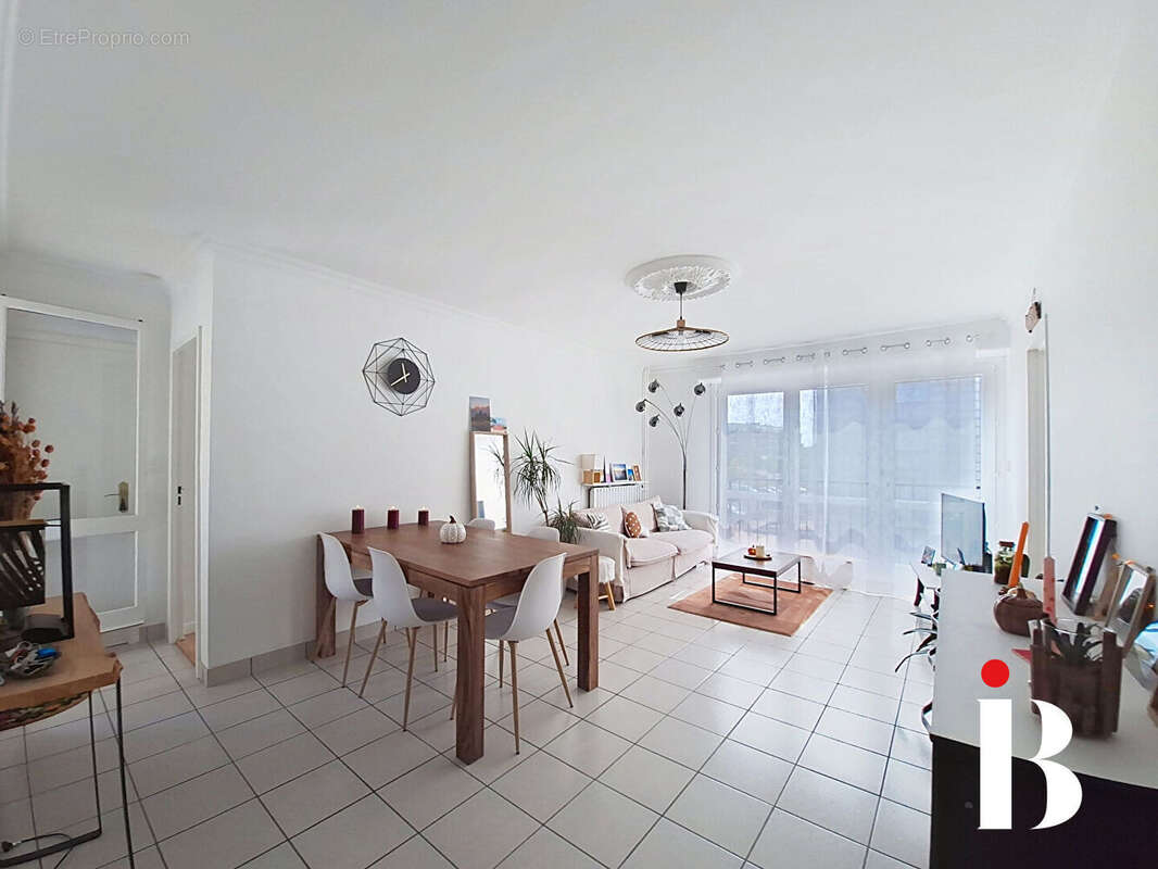 À vendre : Appartement de type 3 entièrement rénové ! - photo 2