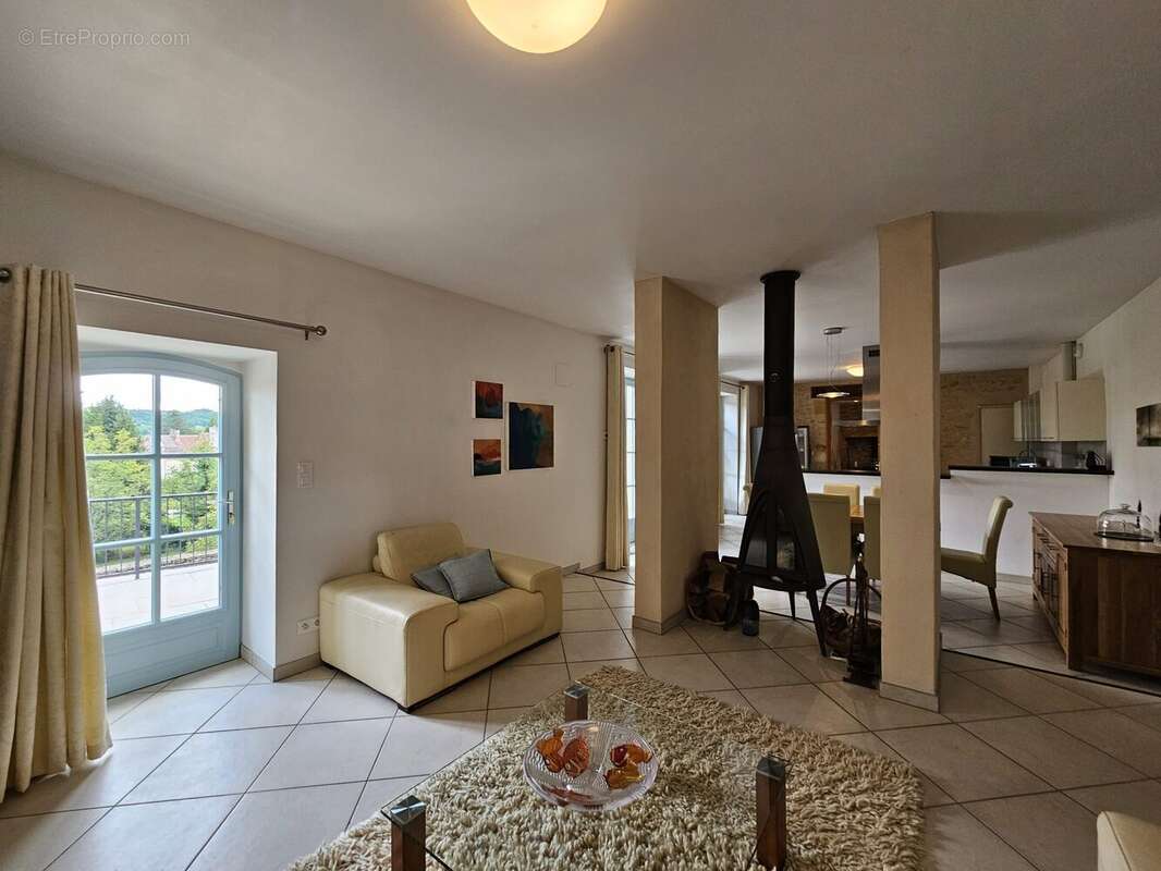 Maison à MAUZAC-ET-GRAND-CASTANG