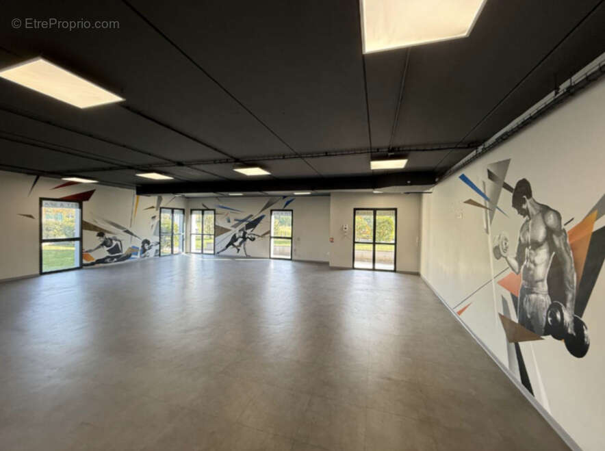 Commerce à LA CHAPELLE-EN-SERVAL